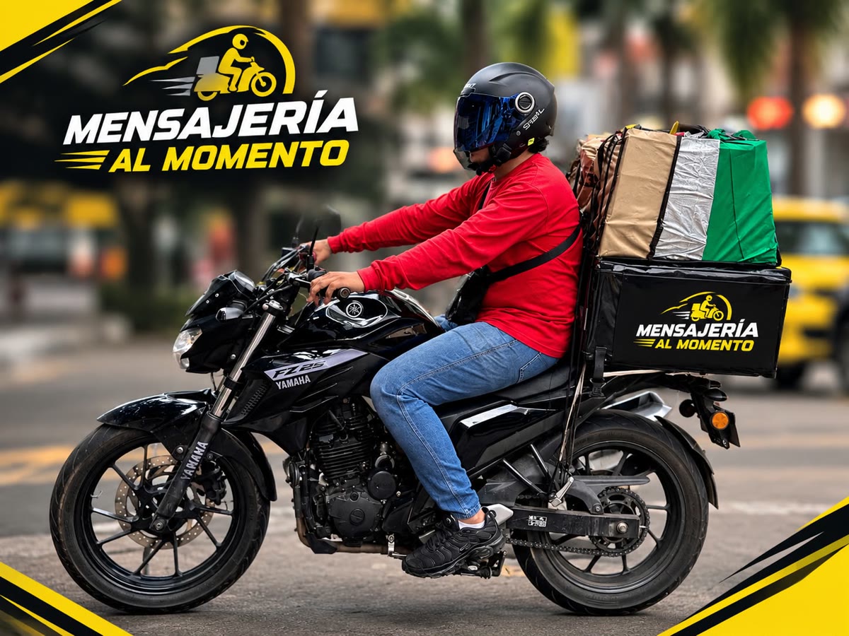 Mensajero de Mensajería Al Momento en moto con caja de reparto en Bucaramanga